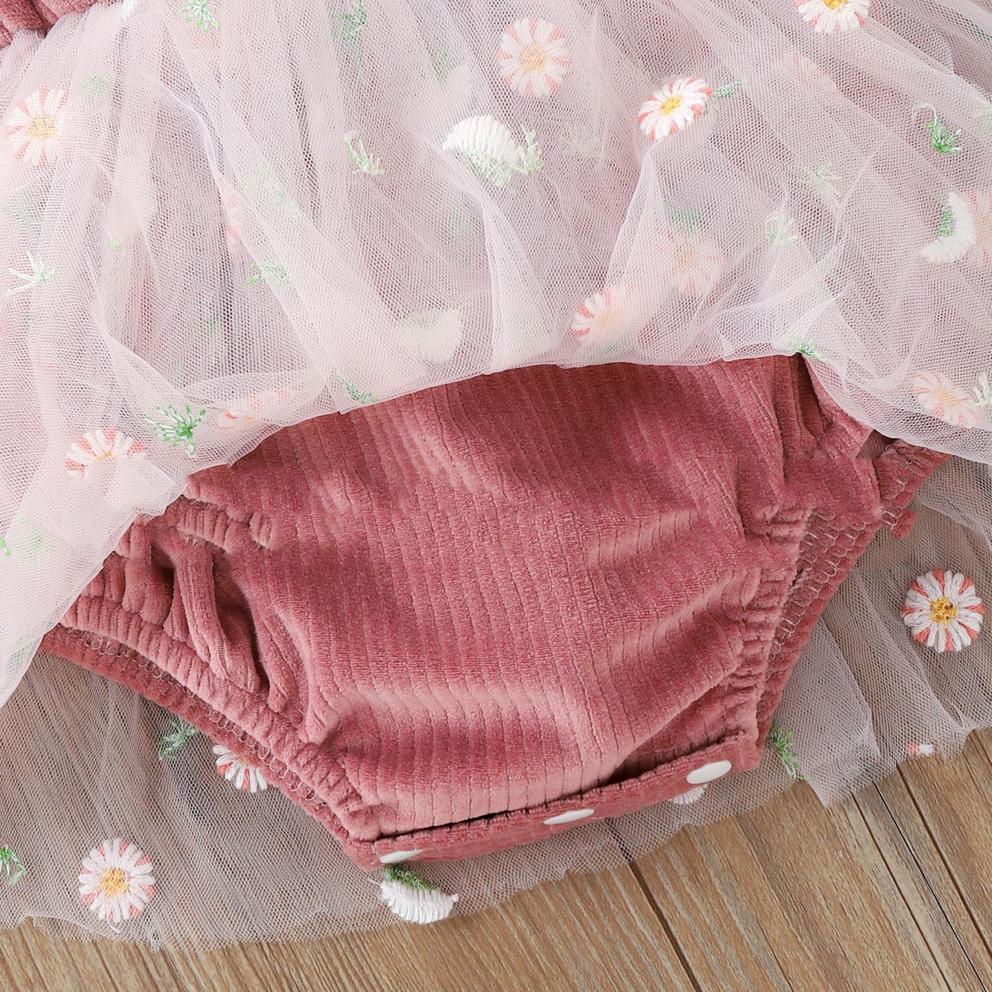 Pit Striped Long-sleeved Stitching Small Daisy Gauze Skirt